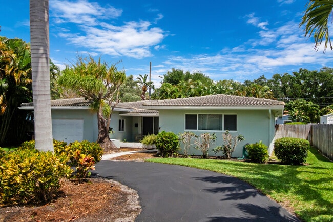 Building Photo - 1911 NE 27th St