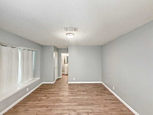 Building Photo - 1302 Whitegate