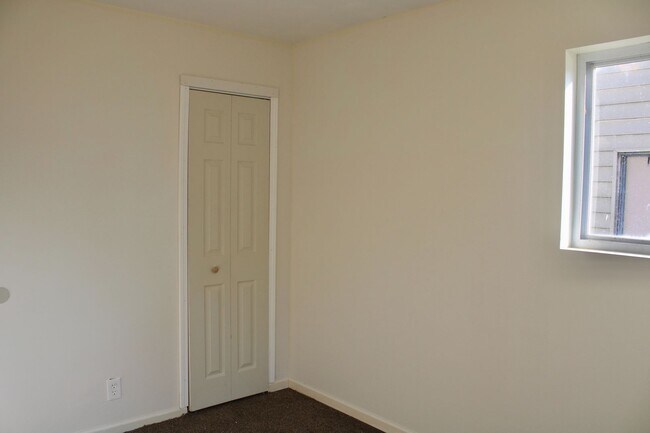 Building Photo - 3922 Herrick St