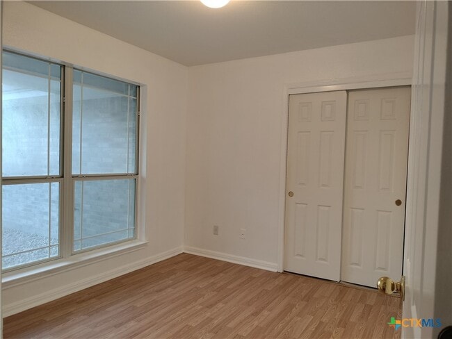 Building Photo - 1111 Blazewood Dr