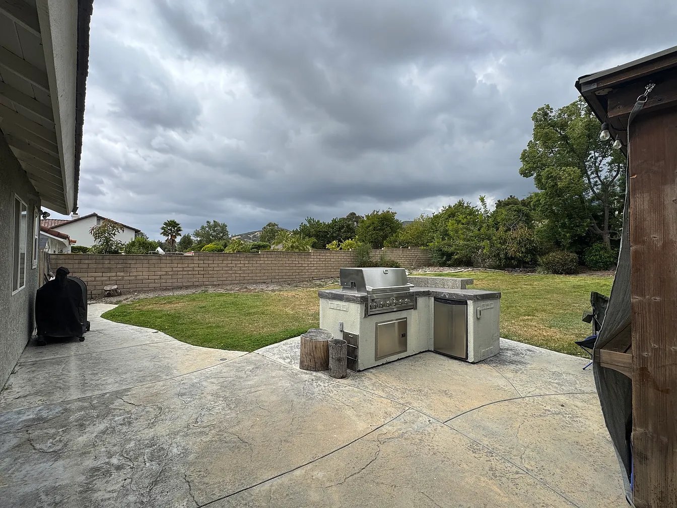 Building Photo - 417 E Miramar Ave