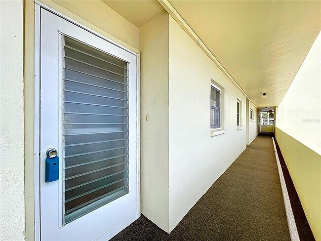 Building Photo - 4650 Cove Cir