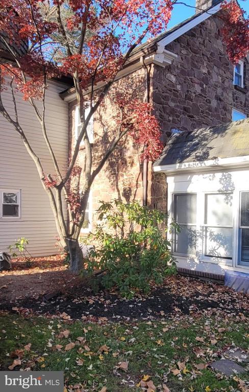 Building Photo - 1620 W Main St