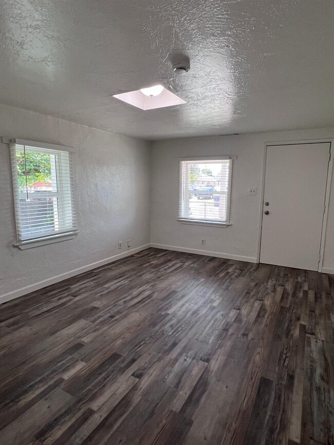 Building Photo - 230 W Pinedale Ave