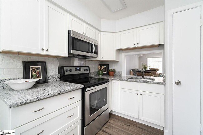 Primary Photo - 2530 E North St