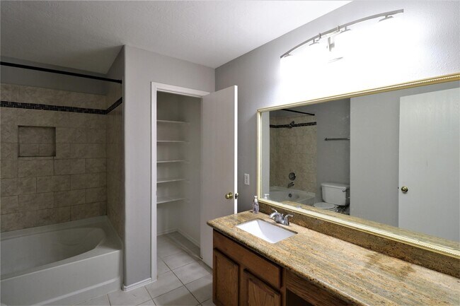 Building Photo - 811 Slate Valley Ln