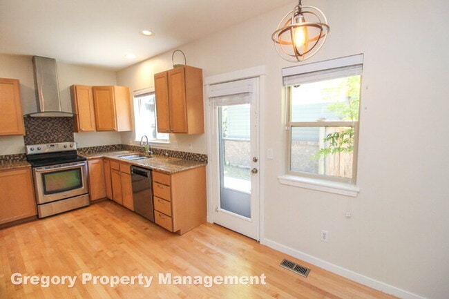 Building Photo - 15720 NE 95th Way