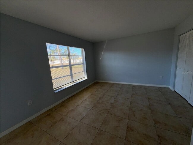 Building Photo - 327 Dundee Dr