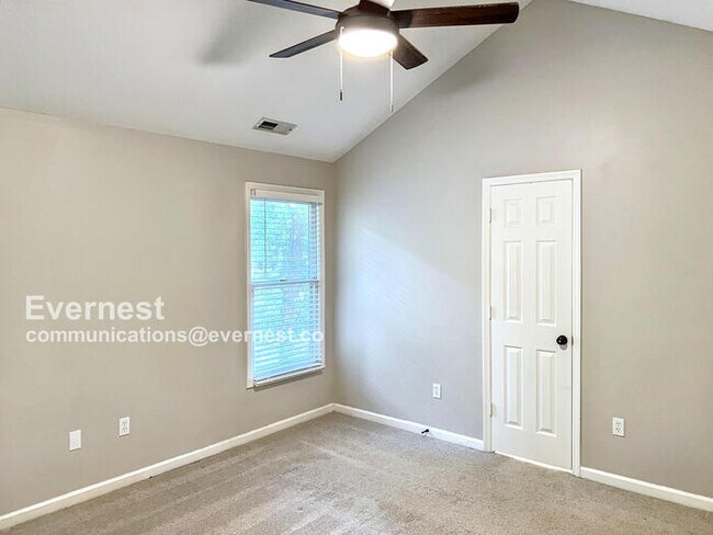 Building Photo - 128 Pebblebrook Cir