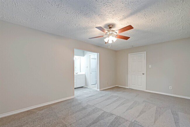 Building Photo - 22610 Deville Dr