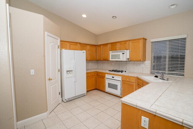 Building Photo - 1739 McKelvy Ave