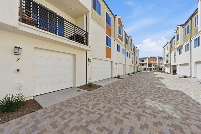 Building Photo - 850 Kili St