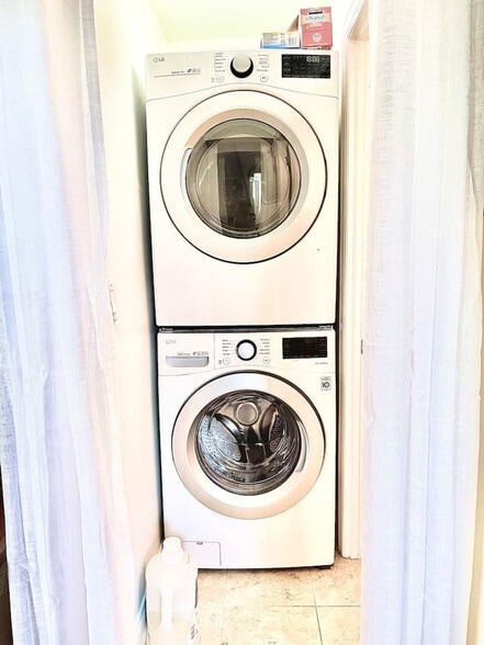 Building Photo - 3 Woodland Dr