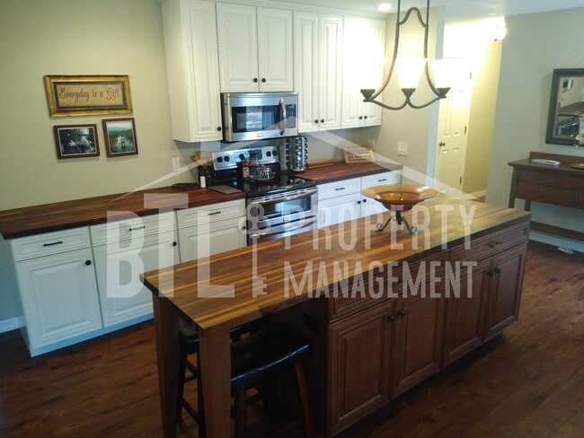 Building Photo - Furnished Kimberling City Duplex! ALL UTIL...