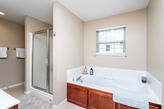 Building Photo - 613 Adens Woods Ct