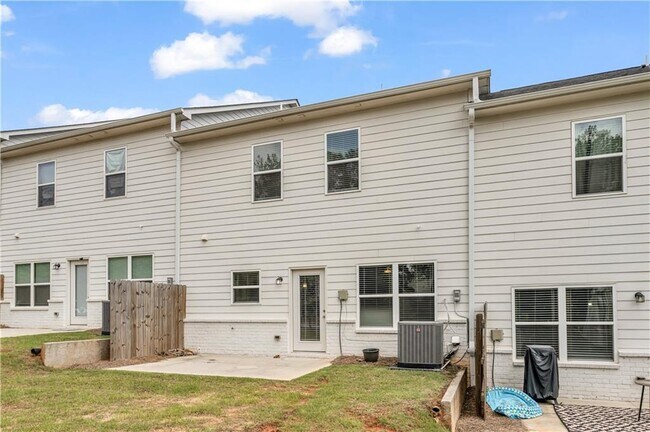 Building Photo - 1486 Fern Ridge Ln