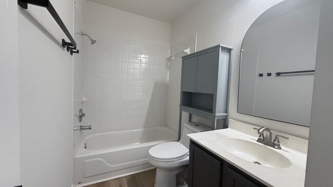 Building Photo - 1207 Darless Dr
