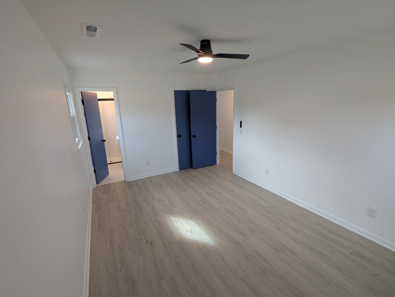 Building Photo - 5310 Lord Tennyson Dr