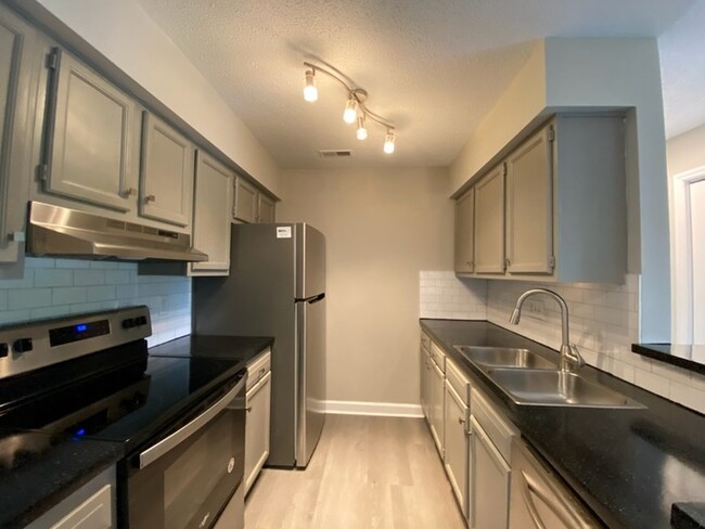 Building Photo - 2 Bedroom, 2 Bath condo