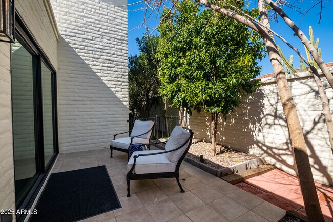 Building Photo - 7322 E Sierra Vista Dr