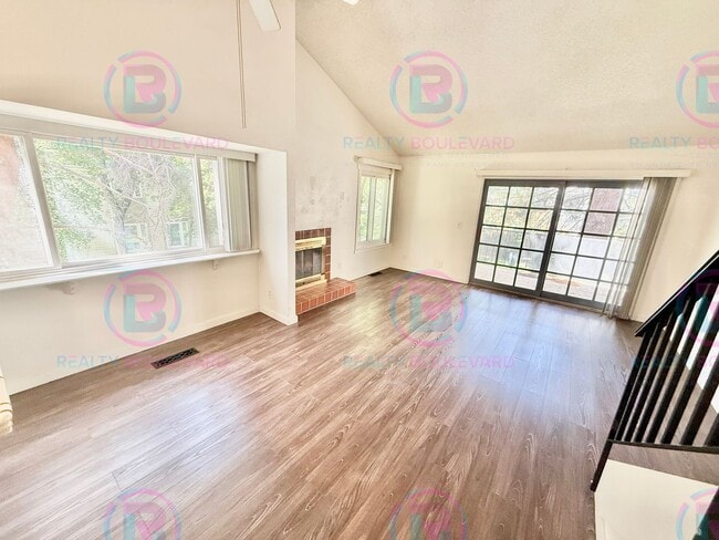 Building Photo - 1 Month free!! This stunning two-bedroom, two-bathroom townhouse with Loft Area