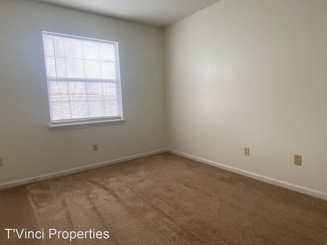 Building Photo - 2 br, 1 bath House - 5627 Hornaday Rd Unit J.