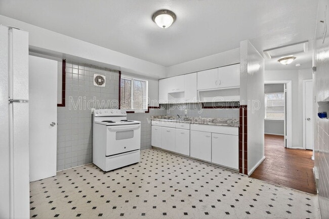 Building Photo - 5900 Sheriton Dr