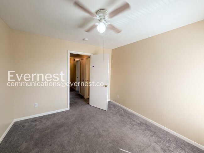 Building Photo - Modern Town Home with Fenced Backyard and Attached Garage