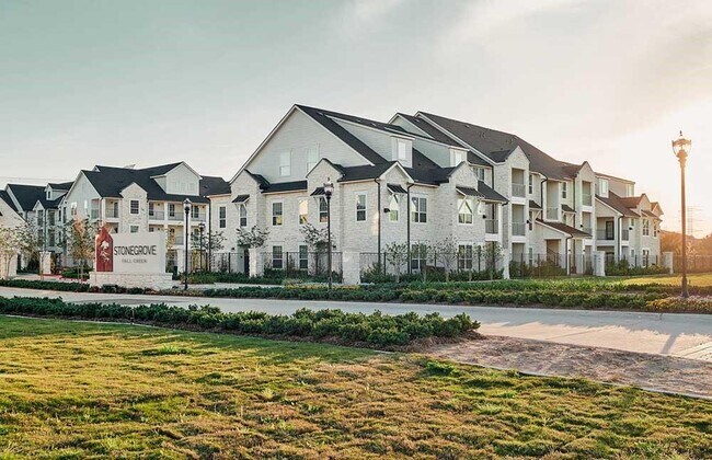 Building Photo - 8802 N Sam Houston Pkwy E Pky