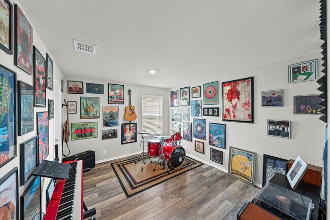 Building Photo - Located in the vibrant Valley Ranch commun...