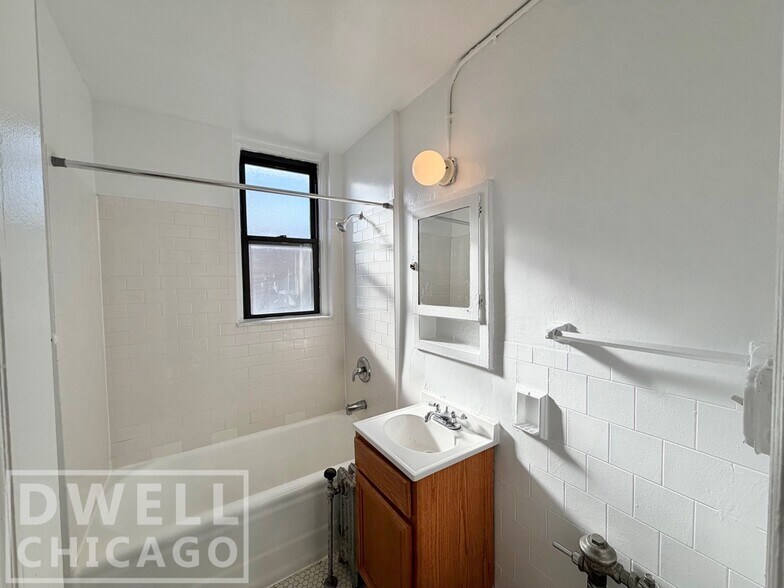 Building Photo - 2770 N Milwaukee Ave