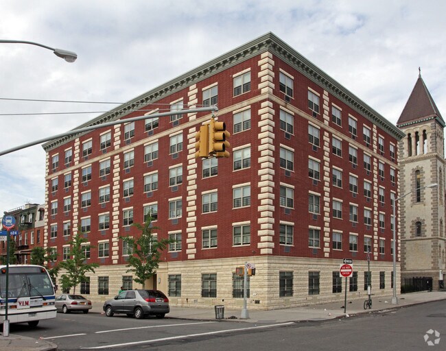 Primary Photo - 12 Patchen Ave