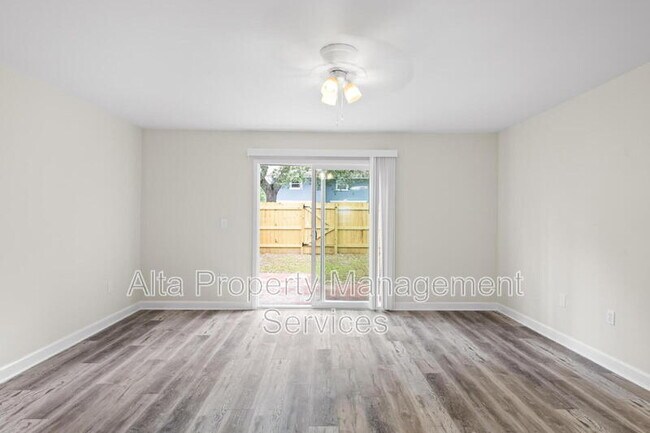 Building Photo - 11359 Bedford Oaks Dr