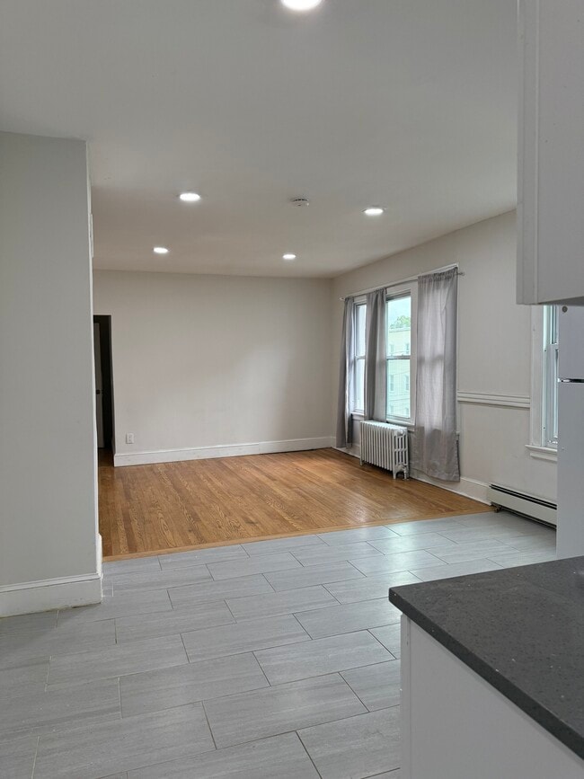 Building Photo - 53 Southview St