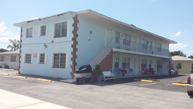 Building Photo - 360 SE 12 Avenue Deerfield Beach FL