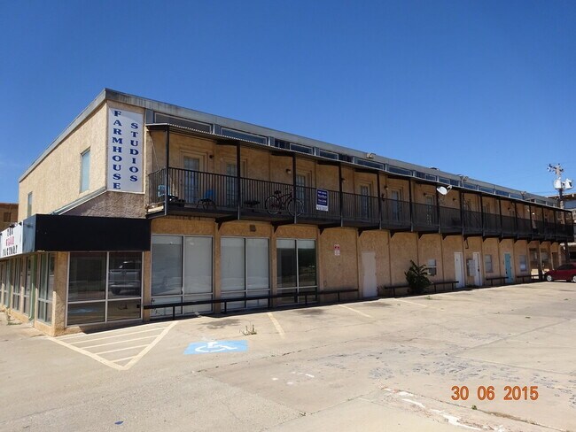 Building Photo - Roomy Apartment Located Across the Street from Texas Tech & Near Medical Districts!