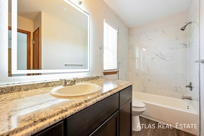 Building Photo - 1233 S Alton Ct