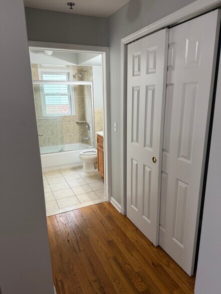 Building Photo - 104 Luttgen Pl