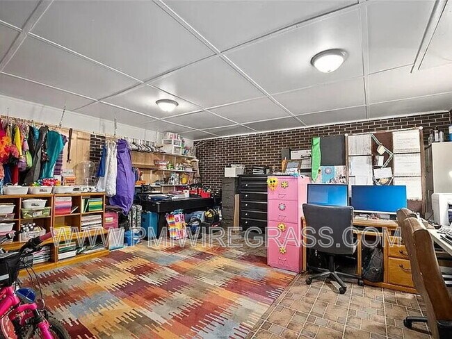 Building Photo - 203 Gilbert St