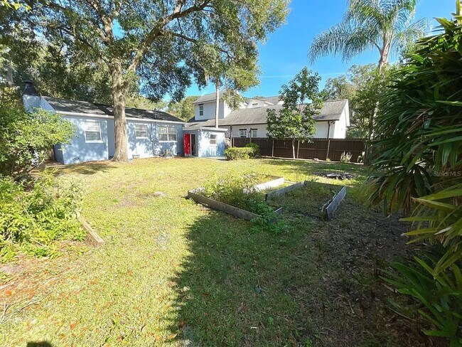 Building Photo - 626 Bryn Mawr St