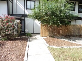 Building Photo - 4257 Lake Ridge Dr