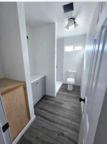 Building Photo - 15120 Perlite Dr