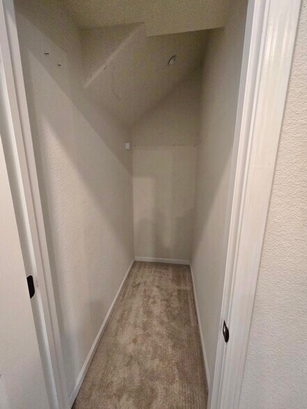 Building Photo - 4353 Fitzwilliam St