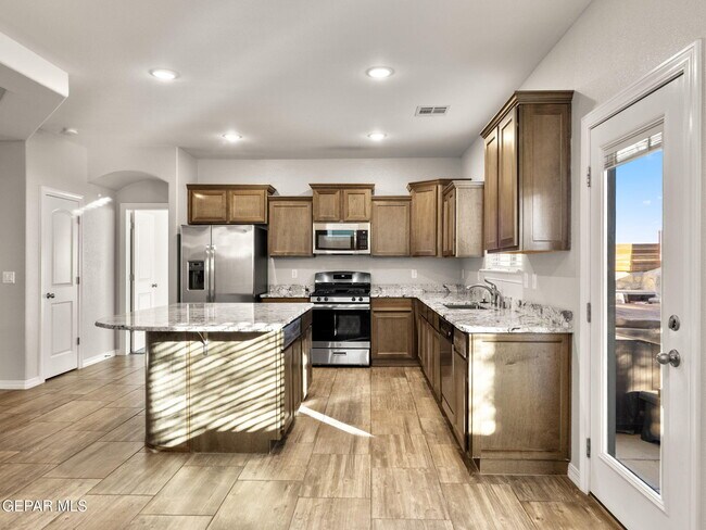 Building Photo - 5916 Hidden Acres Dr