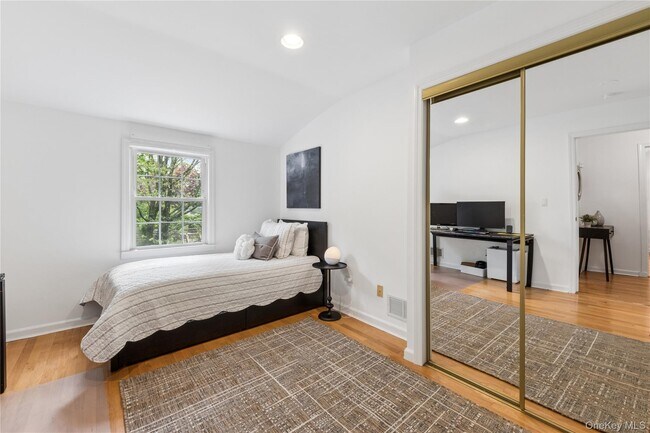 Building Photo - 304 Boulevard