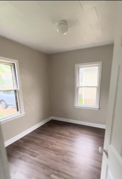Building Photo - 5733 Longwood Ave