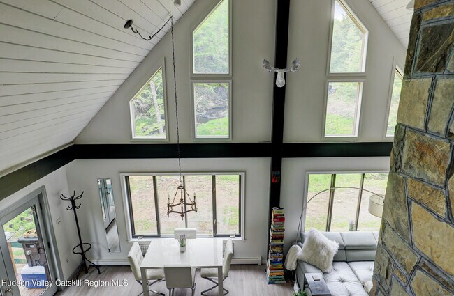 Building Photo - 421 Brown Rd