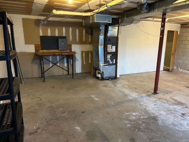 Building Photo - 5200 Shallowford Rd