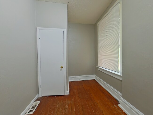 Building Photo - 2711 Keokuk St