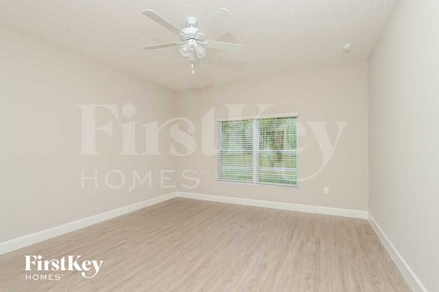 Building Photo - 664 Weaver Rd SW